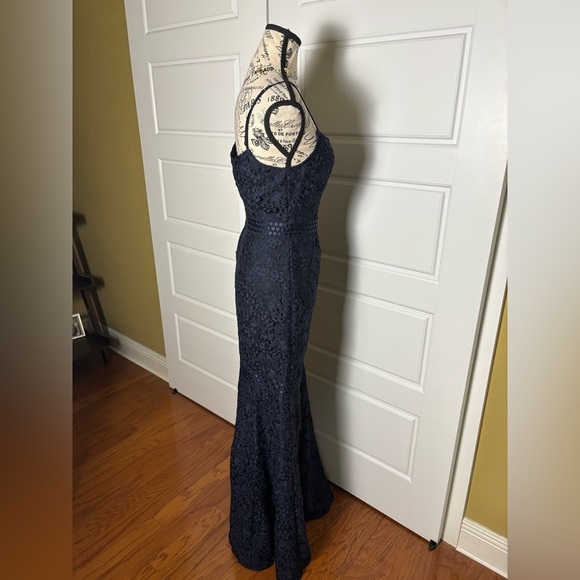 KEEPSAKE the Label Revolve Utopia Lace Gown In Midnight Navy Blue - Picture 6 of 9